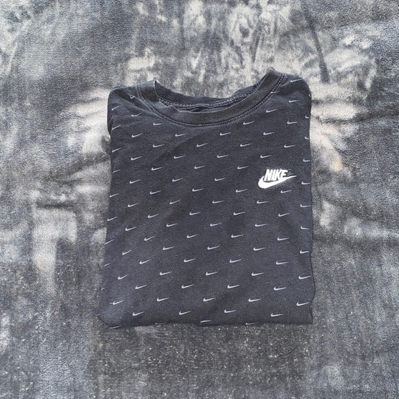 Black NIKE T-Shirt - Picture 1 of 3
